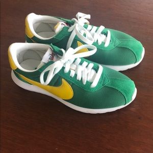 Vintage Style Nike Sneakers Green Yellow U Oregon
